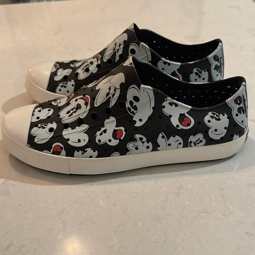Native Shoes X Disney Parks Mickey Mouse Unisex Size 9M/11W